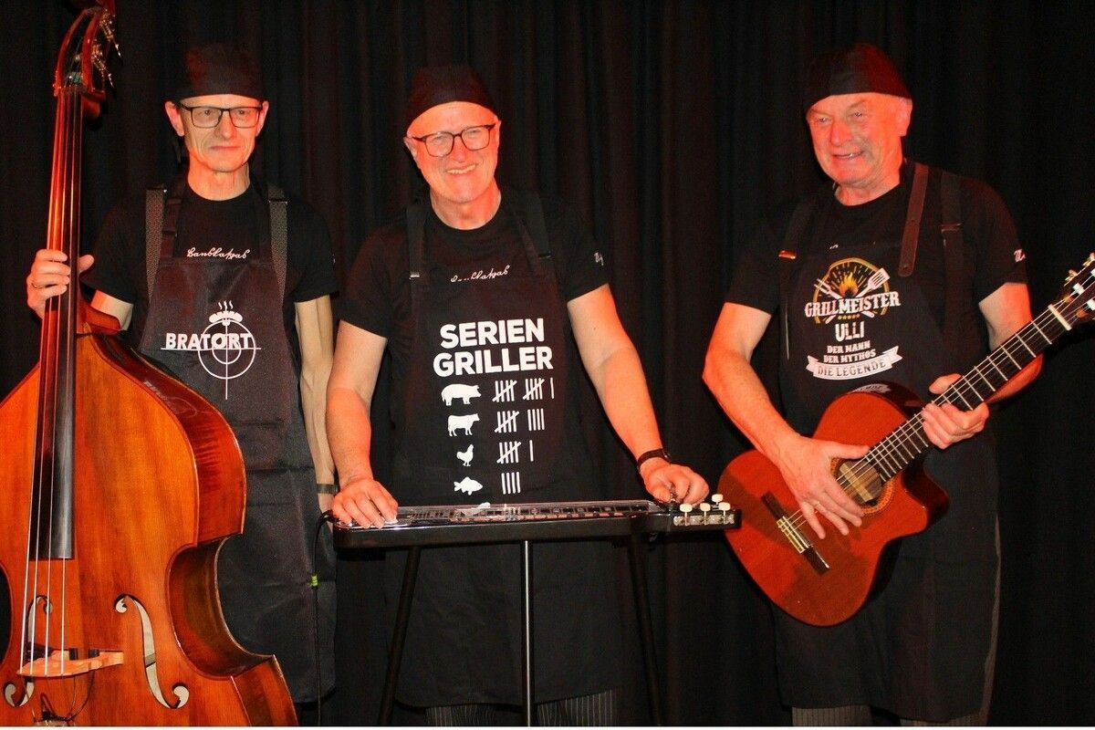 Ulli, Rich und Jos in einer Paraderolle – als Griller. ⇒STP