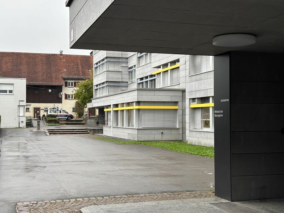 Um 12.40 Uhr rückte die Polizei wieder ab.⇒ VN