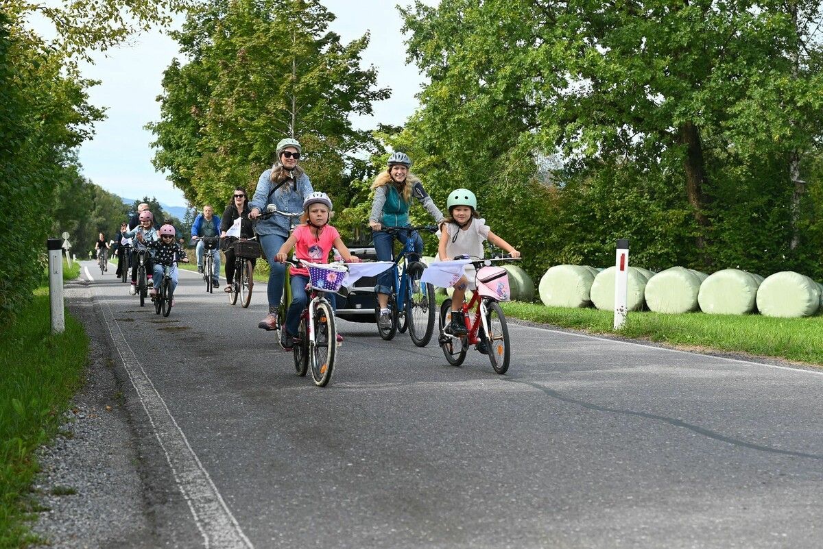 Viele Radfahrer nutzten den Rad-Ried-Tag am Sonntag, um mit dem Fahrrad sicher durchs Ried zu radeln. ⇒BVS