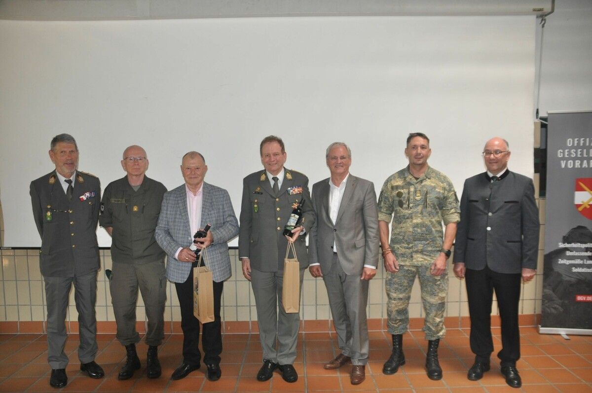 v.l.: Josef Müller, Gunther Hessel, Friedrich Hessel, Erwin Fitz, Harald Sonderegger, Michael Köck und Alwin Denz. ⇒Hans Bösch