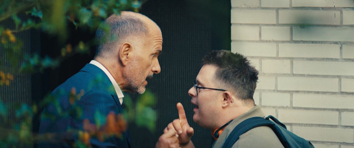 VN-Abonnent:innen können 5 x 2 Karten gewinnen für „Ganzer halber Bruder“. ⇒© 2025 Neue Schönhauser Filmproduktion / Wild Bunch Germany