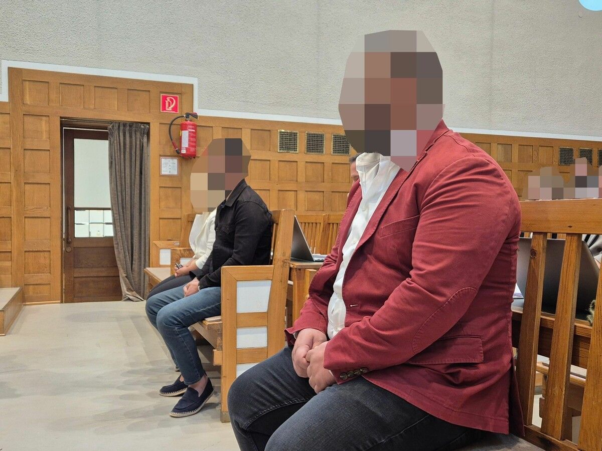 Von den insgesamt fünf Beschuldigten erschienen nur drei zum Prozess.⇒Eckert