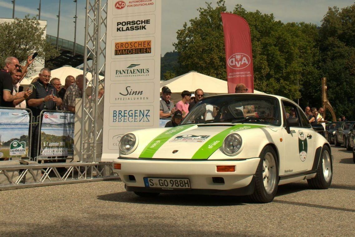 Vor viel Publikum startete Ex-Rallyeweltmeister Walter Röhrl die AvD-Röhrl-Klassik in Bregenz.⇒Susanne Huber (4)