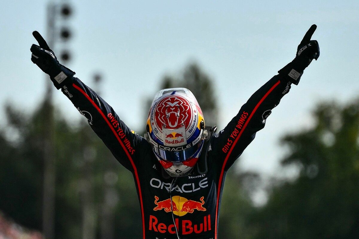 Wie in alten Zeiten: Max Verstappen siegt in Monza vor dem McLaren-Duo Norris und Piastri.⇒apa