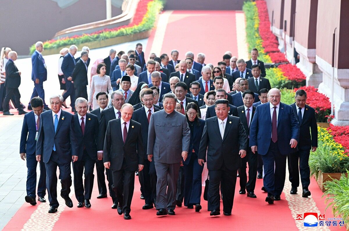 Xi empfängt Nordkoreas Machthaber Kim in Peking. Zuvor nahmen beide mit Putin an einer Militärparade teil. ⇒afp