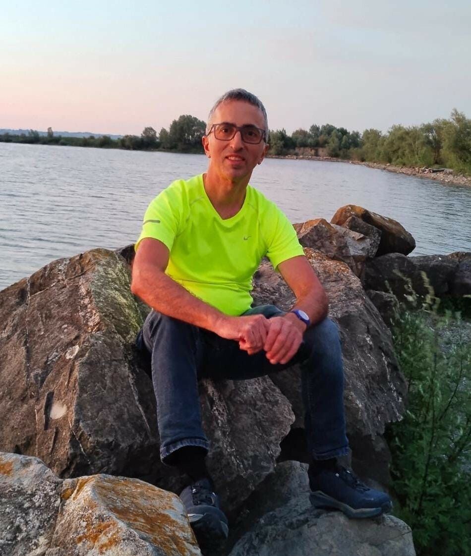 Yasar Sari hat es nie bereut, den nicht einfachen Schritt zu einer deutlichen Verbesserung seiner Rechtschreibkenntnis getan zu haben.⇒sari