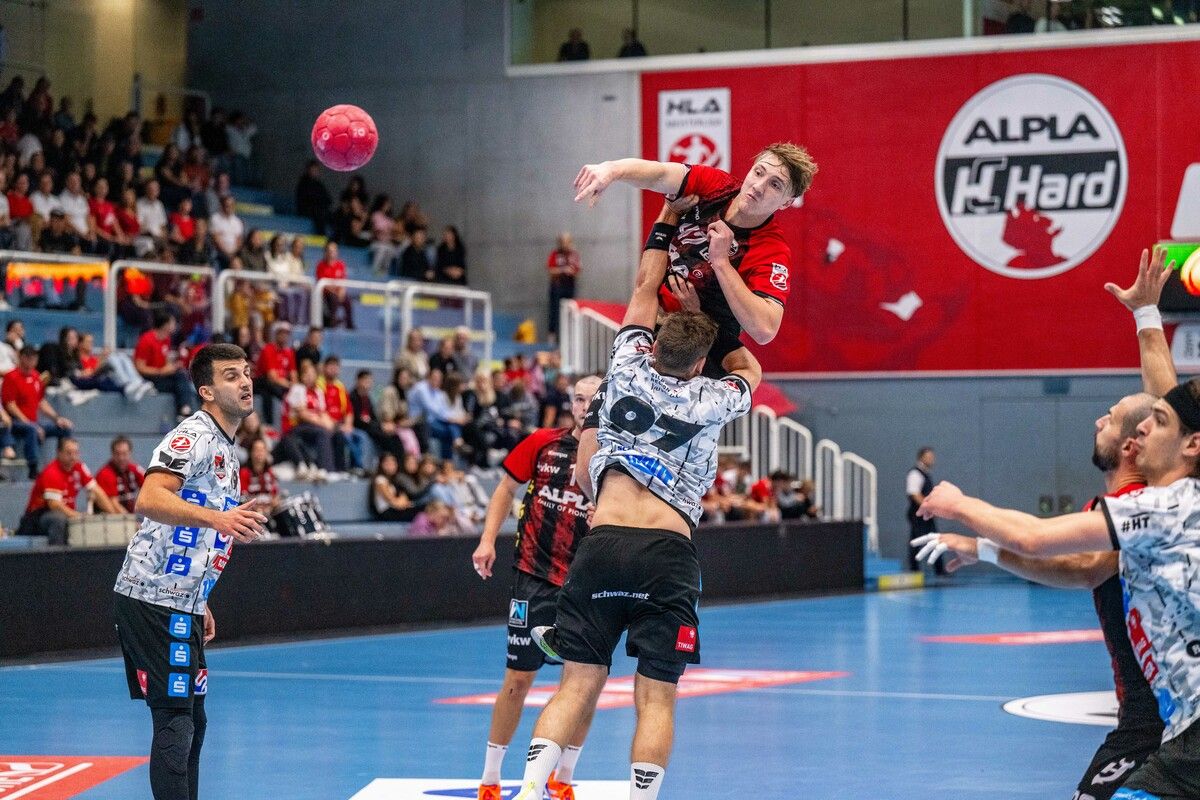 Youngster Lukas Fritsch trug mit neun Toren, davon acht in der zweiten Halbzeit, maßgeblich zum 34:27-Heimsieg des Alpla HC Hard gegen Schwaz bei.⇒VN/Rhomberg