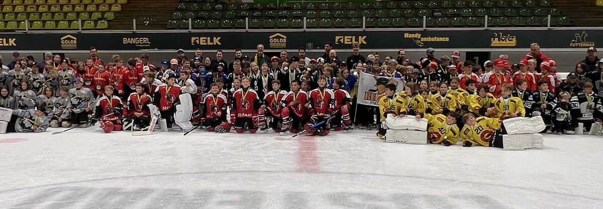 Zahlreich waren die Teilnehmenden Jung-Eishockeyspieler. ⇒EHC Lustenau (2)