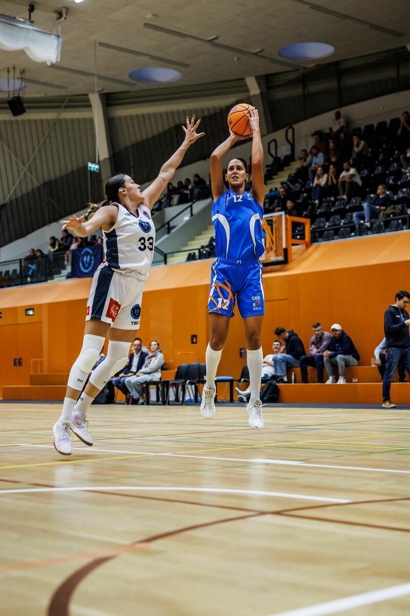 Aktuell absolviert die 26-jährige Lea Feitl (links) ihre zweite Saison bei den Vienna Timberwolves in der ersten ÖBV-Bundesliga der Frauen.⇒aphotography