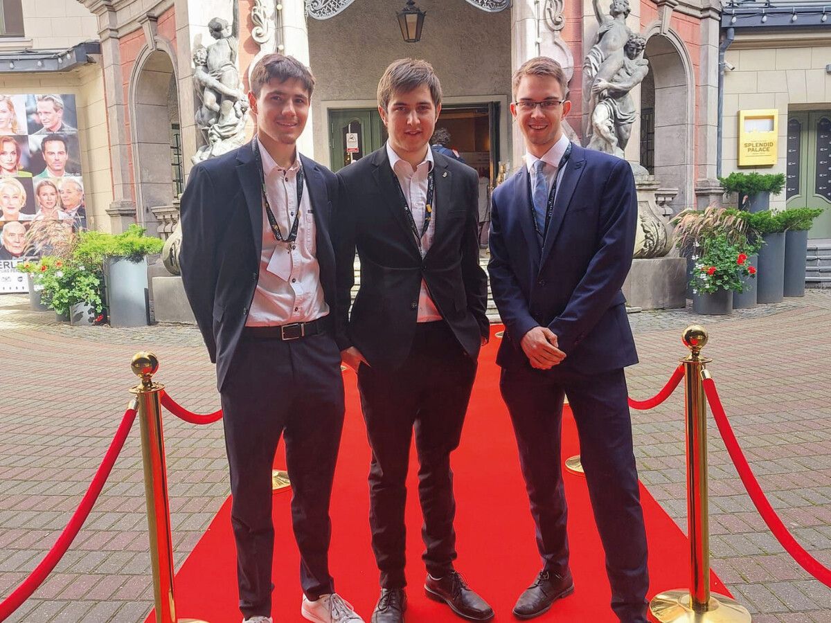 Alexander Maximilian Pflegerl, Andreas Walter und Jonas Stadelmann nahmen an derEuropean Union Contest for Young Scientists in Riga, Lettland teil.⇒HTL Bregenz