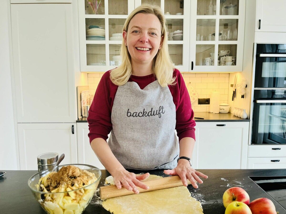 Alexandra Frick präsentiert ein leckeres Rezept für einen Apfelstrudel.