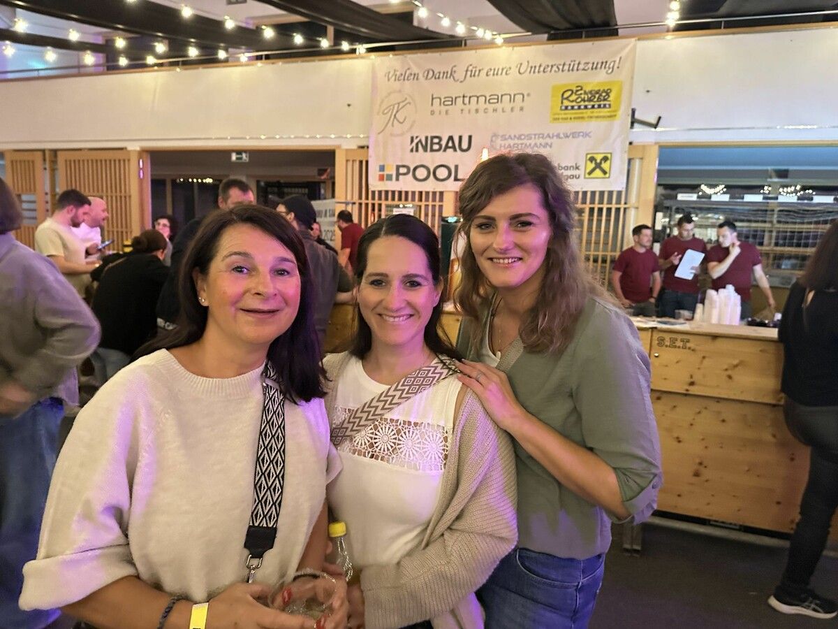 Alexandra und Jacqueline Biedermann, sowie Janine Udermann waren von der Band Dabado begeistert.