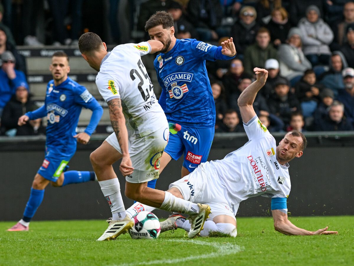 ALTACH,AUSTRIA,05.OCT.25 - SOCCER - ADMIRAL Bundesliga, SCR Altach vs SK Sturm Graz. Image shows Sandro Ingolitsch (Altach), Otar Kiteishvili (Sturm) and Lukas Jaeger (Altach). Photo: GEPA pictures/ Oliver Lerch