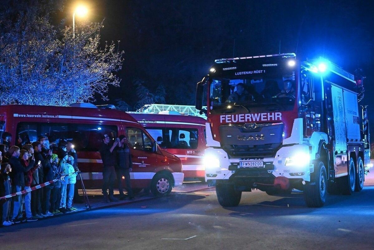 Am Freitagabend wurde das neue schwere Rüstfahrzeug bei der Feuerwehr Lustenau in Empfang genommen.⇒BVS (3)