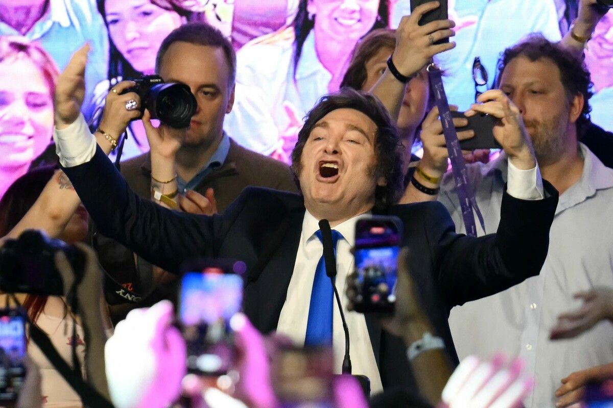 Argentiniens Präsident Javier Milei feiert seinen Erfolg. ⇒AFP