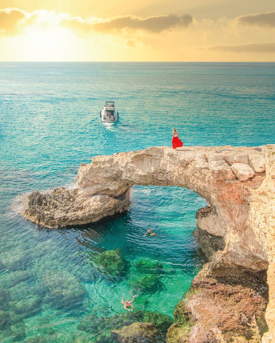 Auch im Herbst hat das Meer um die Mittelmeerinsel noch angenehme Temperaturen. Shutterstock