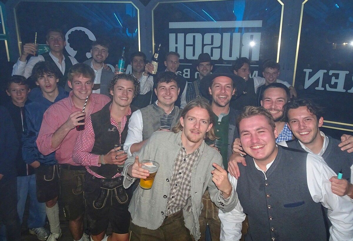 Auch in Sachen Party Meisterklasse – die Admiraner ließen es beim Oktoberfest wieder ordentlich krachen.⇒ Carmen Thurnher