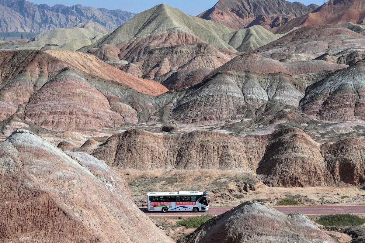 Beeindruckende Bergkulisse im Zhangye-Geopark am Nordrand der Qilian-Berge in Chinas Provinz Gansu. AFP (5)