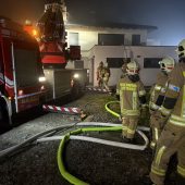 Zwei Verletzte bei Brand in Schlafzimmer
