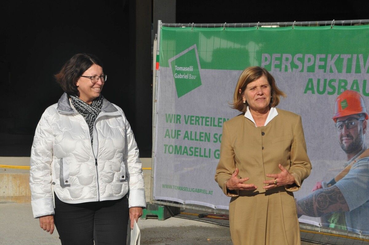Bürgermeisterin Alexandra Schalegg und Landesrätin Barbara Schöbi-Fink (r.).⇒VN/Jun