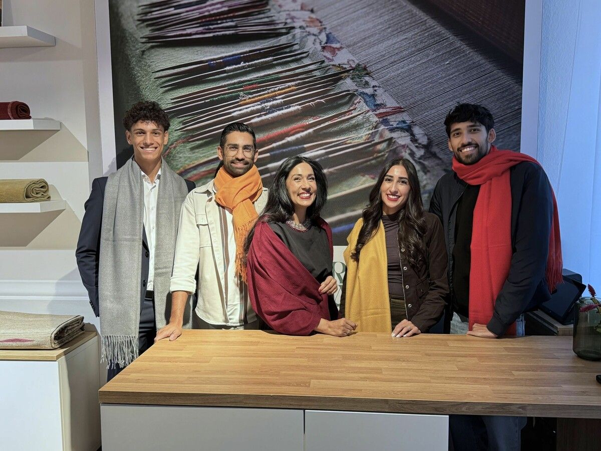 Bushra Rehman mit Tochter Jasmin, den Söhnen Bilal und Adnan sowie Neffe Karim bei der Eröffnungsfeier.⇒Sigrid Juen