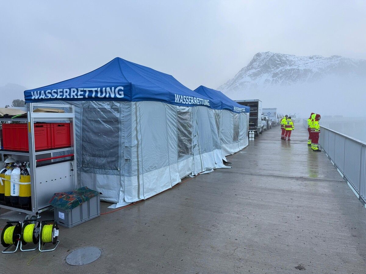 Camp der Einsatzkräfte der Wasserrettung auf der Mauer des Kops-Stausees. ⇒WR Innsbruck/Hofmeister