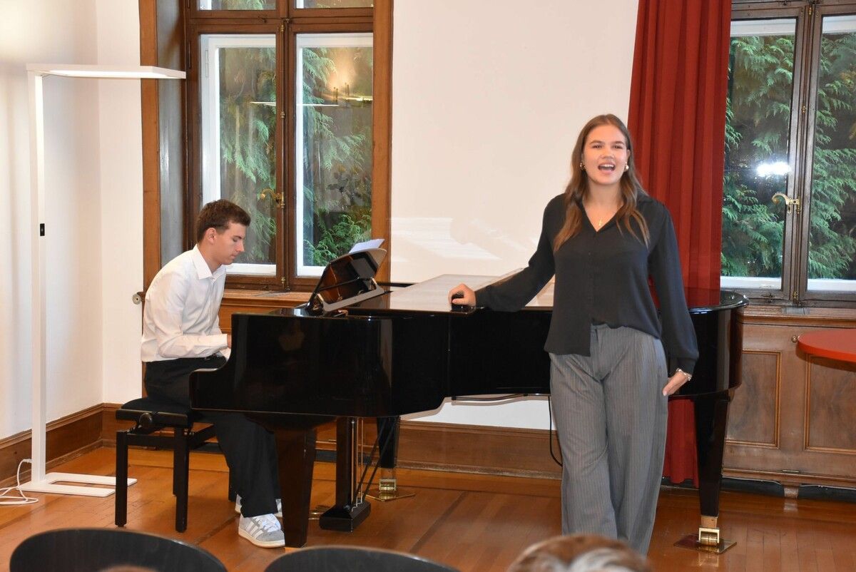 Christof Cobzaru und Doreena Mandi spielten „Feeling Good“.⇒S. Reichart (3)