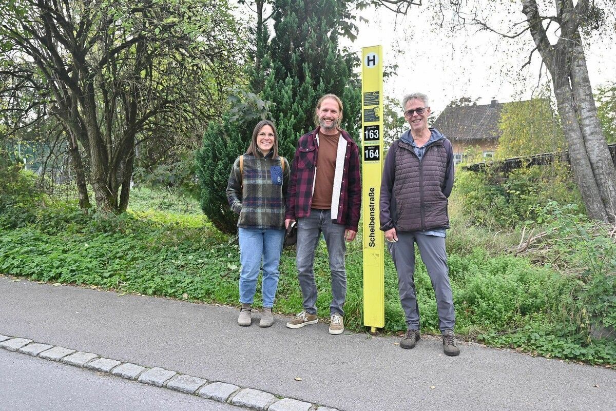 Claudia Heim, Daniel Steurer und Tommy Kogler nutzen immer den 164er-Bus durchs Ried zur Arbeit. Sie wollen ihre Linie noch nicht ganz aufgeben.⇒BVS (2)