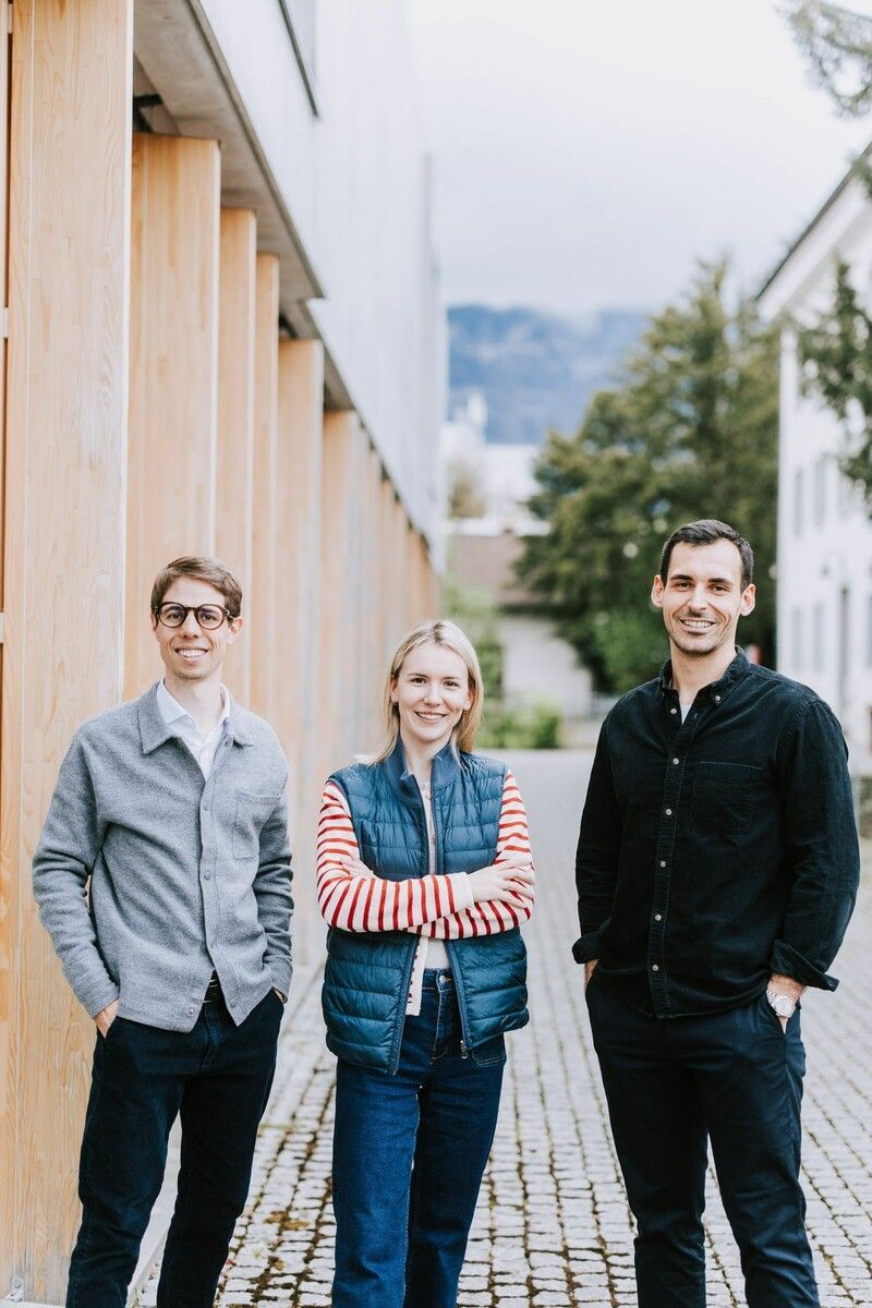 Clemens und Noa Fröwis mit Teammitglied Juraj Ivkovac. ⇒sams