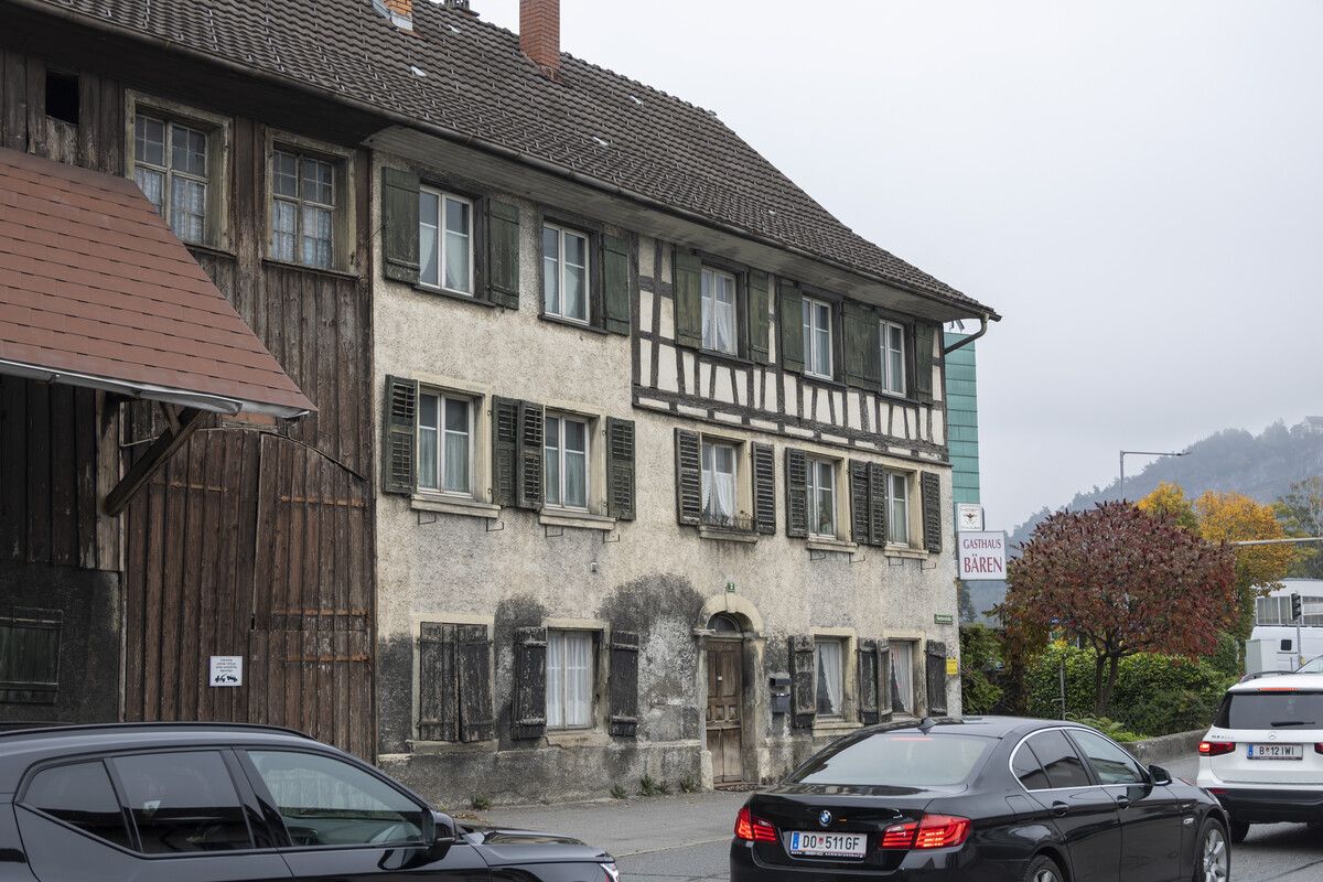 Das ehemalige Gasthaus Bären bröckelt seit Jahren vor sich hin. ⇒VN/Paulitsch