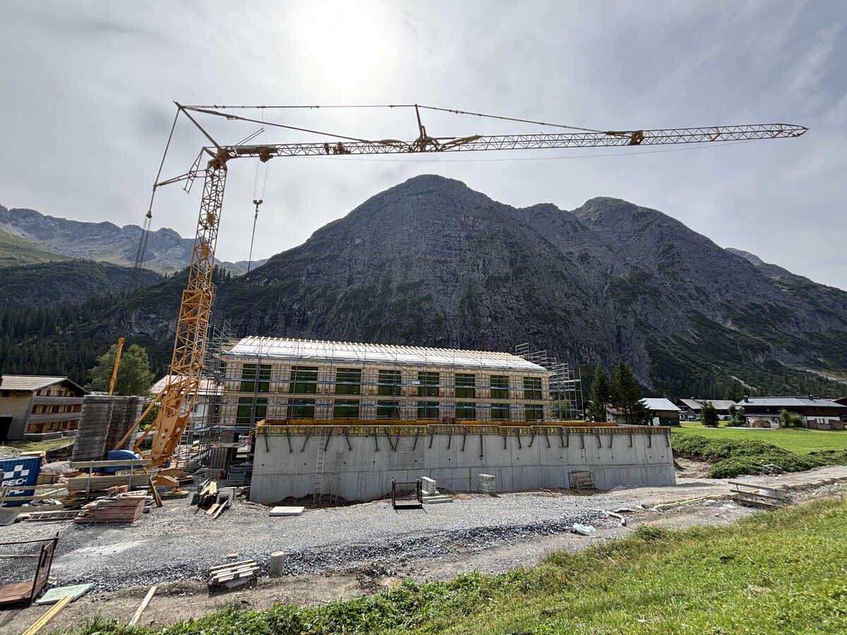 Das neue Mitarbeiterhaus bietet Platz für 41 Wohneinheiten. ⇒Lech Bergbahnen