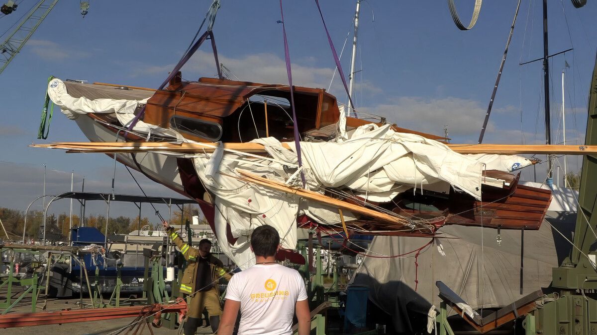 Das Segelboot wurde durch den Zusammenprall völlig zerstört.⇒Shourot (2)