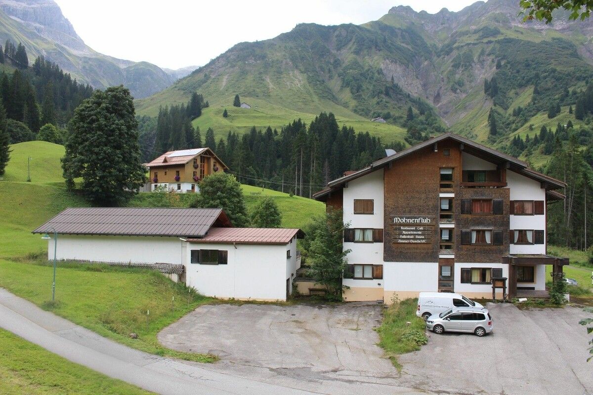 Das seit Jahren unbewohnte ehemalige Hotel Mohnenfluh wurde in den vergangenen Wochen ausgeräumt und für den Abbruch vorbereitet.⇒Peter Strauss