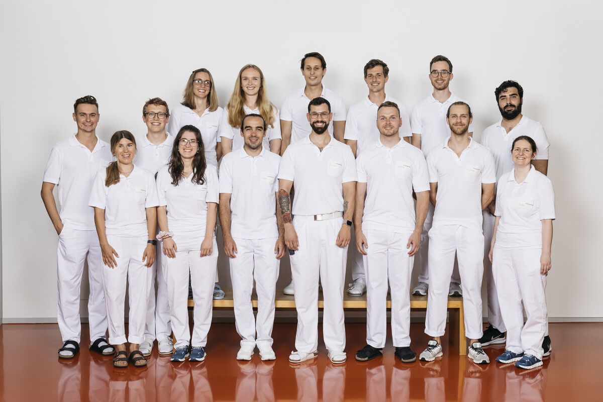 Das Team der Ärzte in Ausbildung am Krankenhaus Dornbirn.⇒mathis.studio