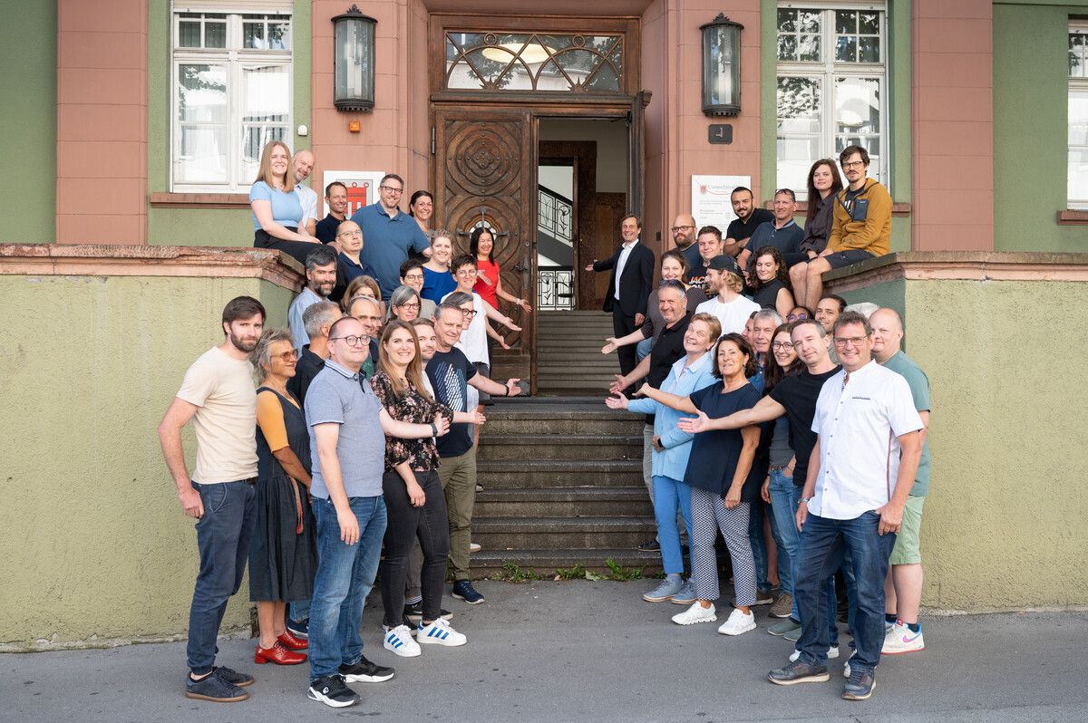 Das Team des Umweltinstituts stellt sich und die Leistungen der Einrichtung vor. ⇒VLK