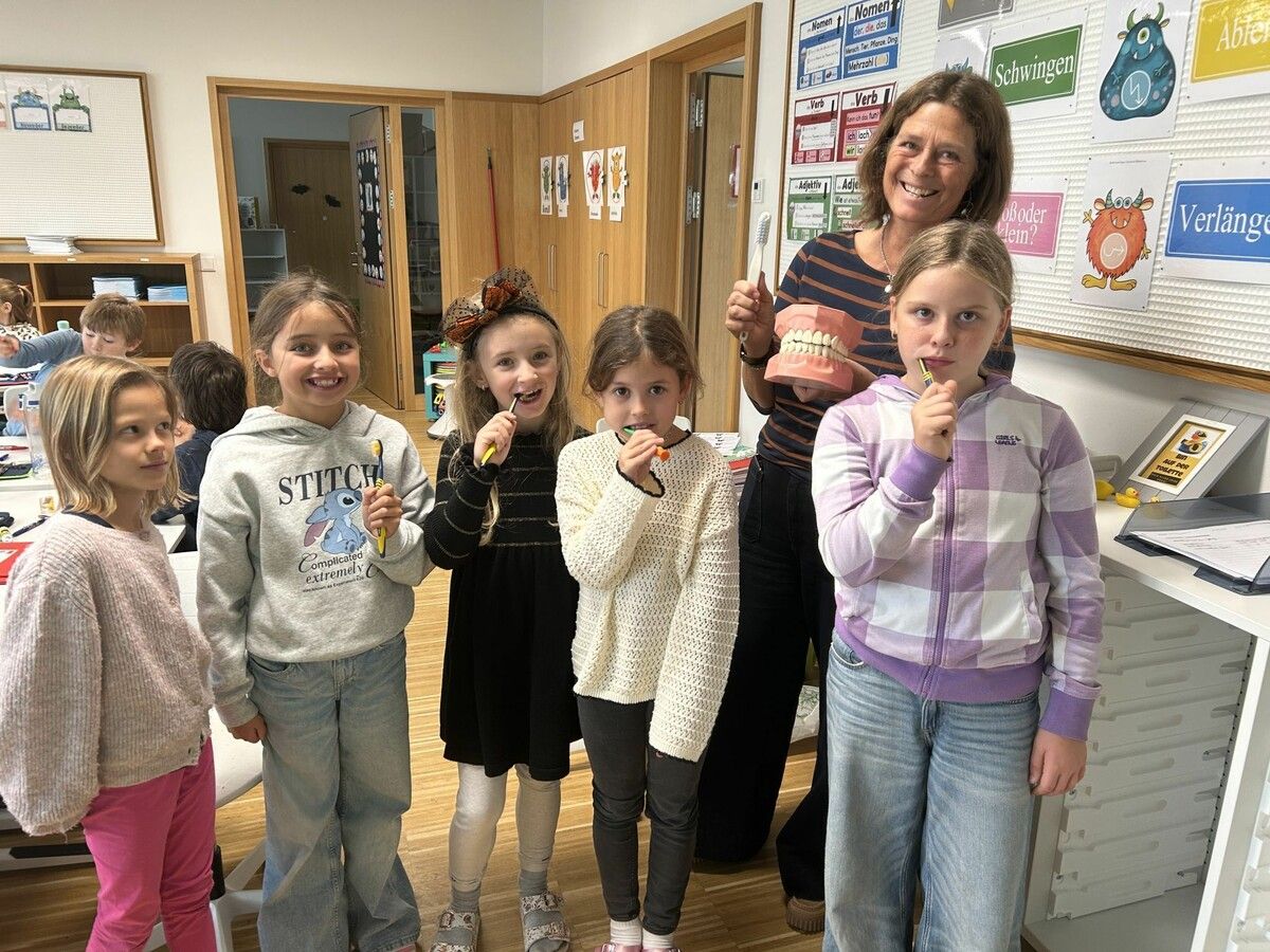 Den Kindern wurde das richtige Zähneputzen ausgiebig erklärt.⇒stl