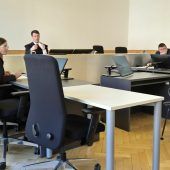 Skateboard-Attacke auf Zugbegleiter