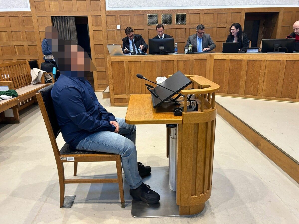 Der 26-Jährige bei der Verhandlung im Feldkircher Schwur­gerichtssaal. ⇒vn/gs (2)