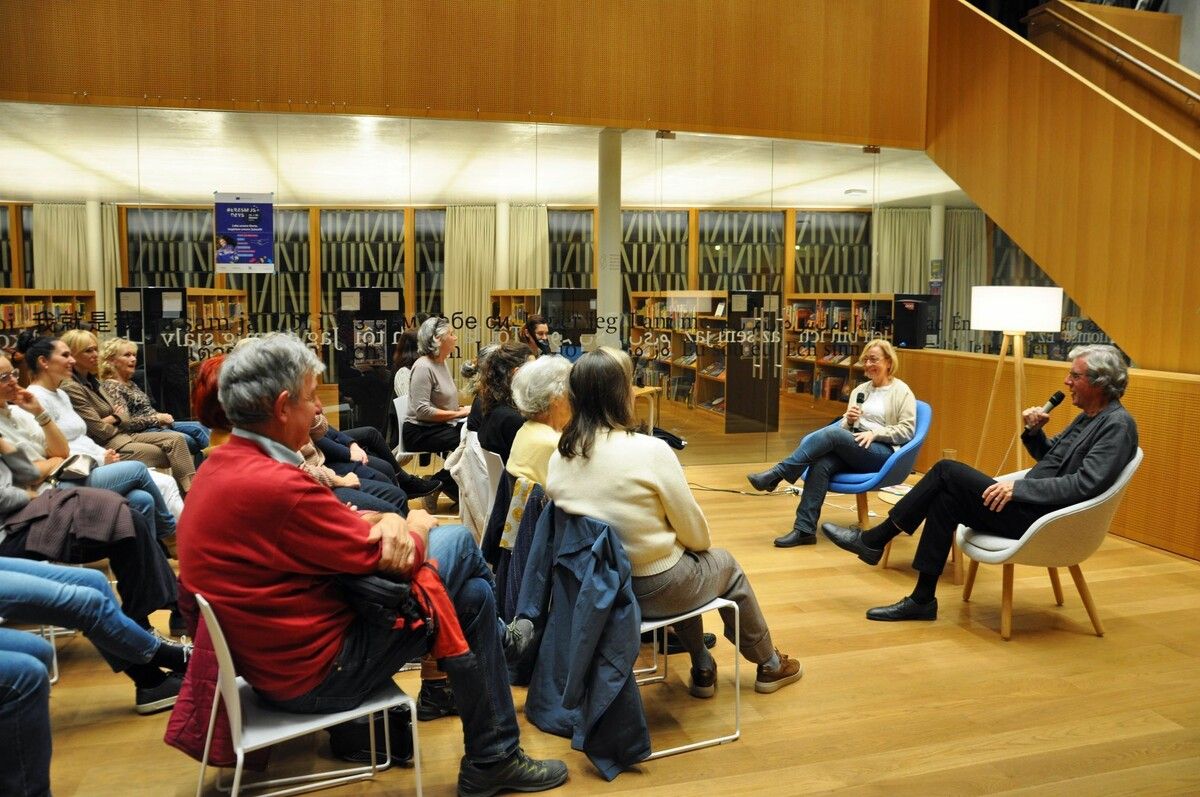 Der Abend in der Stadtbibliothek fand im Rahmen der Veranstaltungsreihe „Lesung und Gespräch“ statt. ⇒LCF (3)