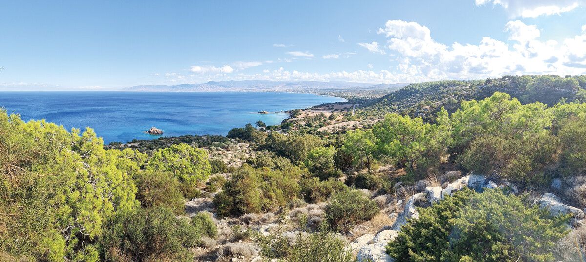 Der Akamas-Nationalpark bietet weite Blicke über Meer und Küste.⇒Shutterstock
