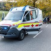 Motorradfahrer prallt ­gegen Böschung