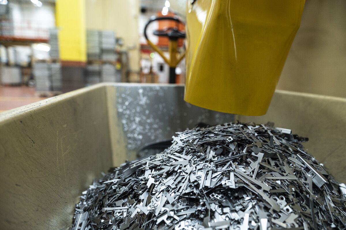 Der Stahlschrott, der in der Produktion anfällt, wird nach dem Multirecycling-Ansatz gesammelt und sortiert. ⇒Fa