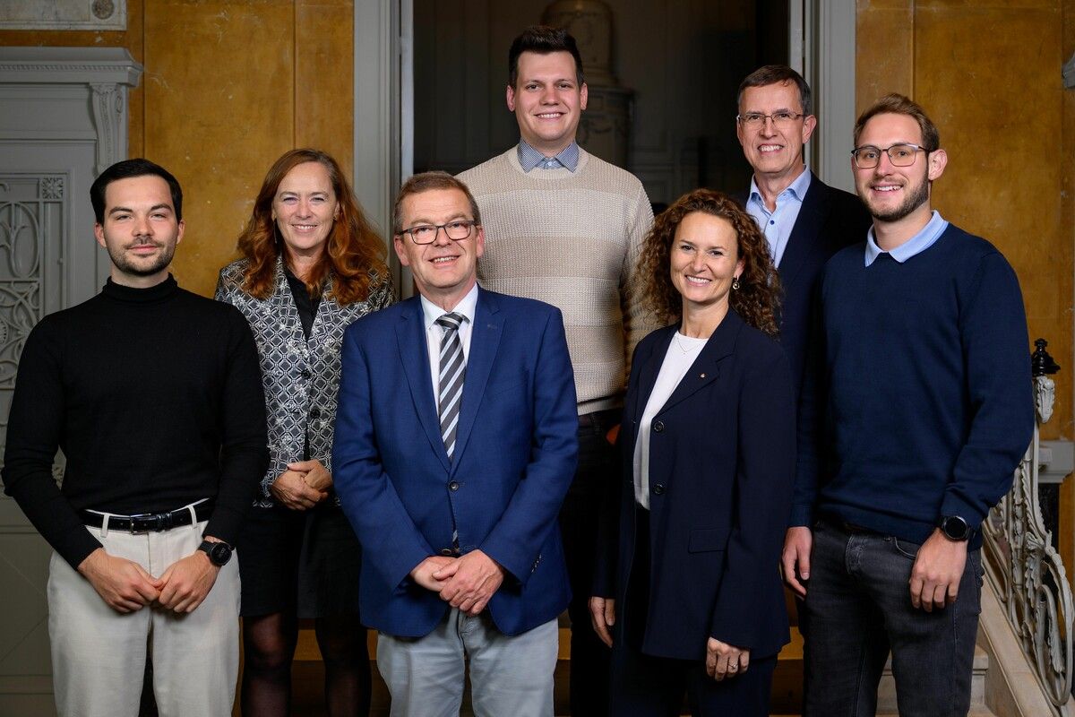 Der Vereinsvorstand (v.l.): Steve Michael Gsellmann , Eva Maikisch, Edgar Kilian, Simon Ehe, Christiane Schwaiger, Manfred Baumgartner und Martin Caldonazzi.⇒Verein