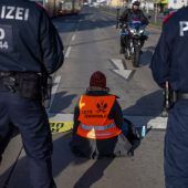 Megaprozess gegen Klima-Kleber