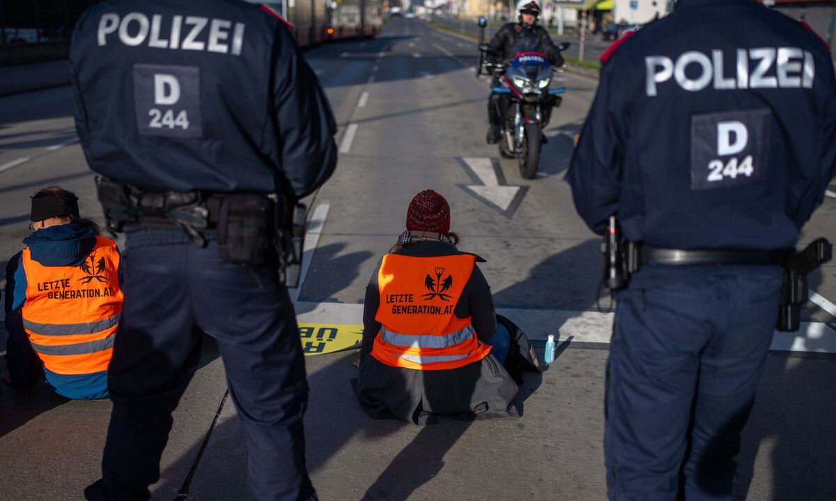 Die Anklagen gegen 40 Personen wurden wegen des Verdachts der schweren Sachbeschädigung erhoben, gegen zwei weitere damalige Mitglieder wegen Sachbeschädigung. ⇒AFP