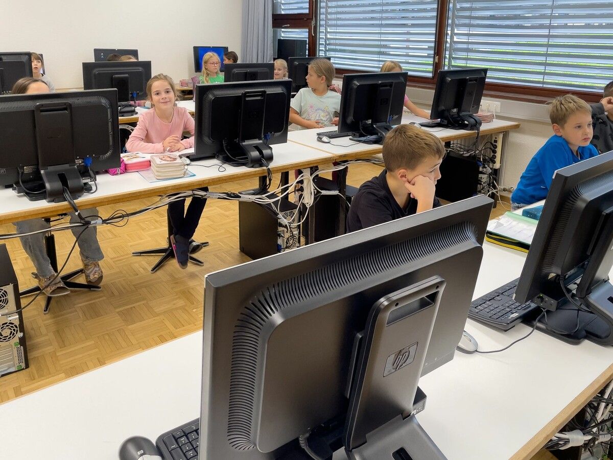 Die Computerausstattung fördert die digitale Grundbildung.