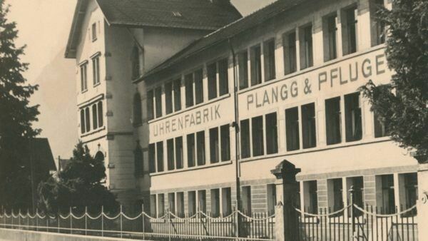Die Fabrik von Plangg & Pfluger ist ein Symbol für Wandel und Wiedergeburt – in der Stadt, wo die Zeit einst in feinmechanischem Takt verging. ⇒Watch Moments (2)