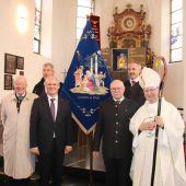 Krönungsfest mit besonderer Fahnenweihe