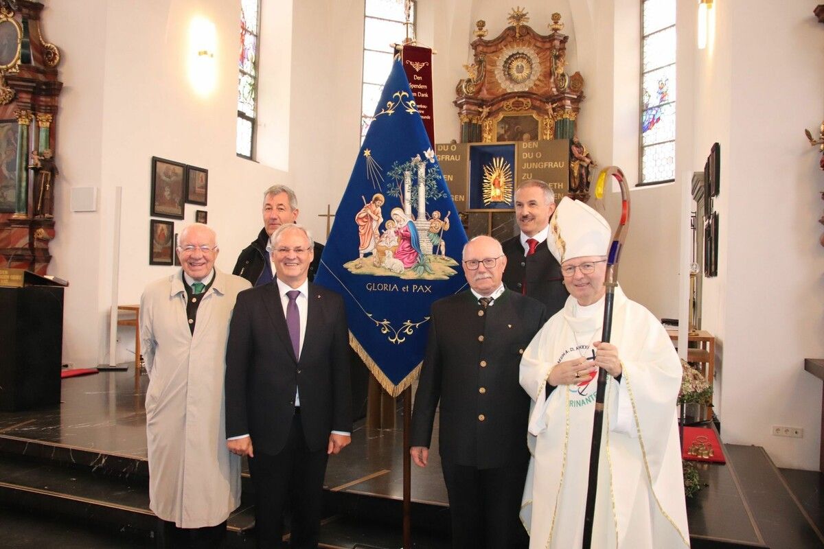 Die Fahne des Krippenverbandes wurde in der Basilika Maria Bildstein geweiht.⇒NAM