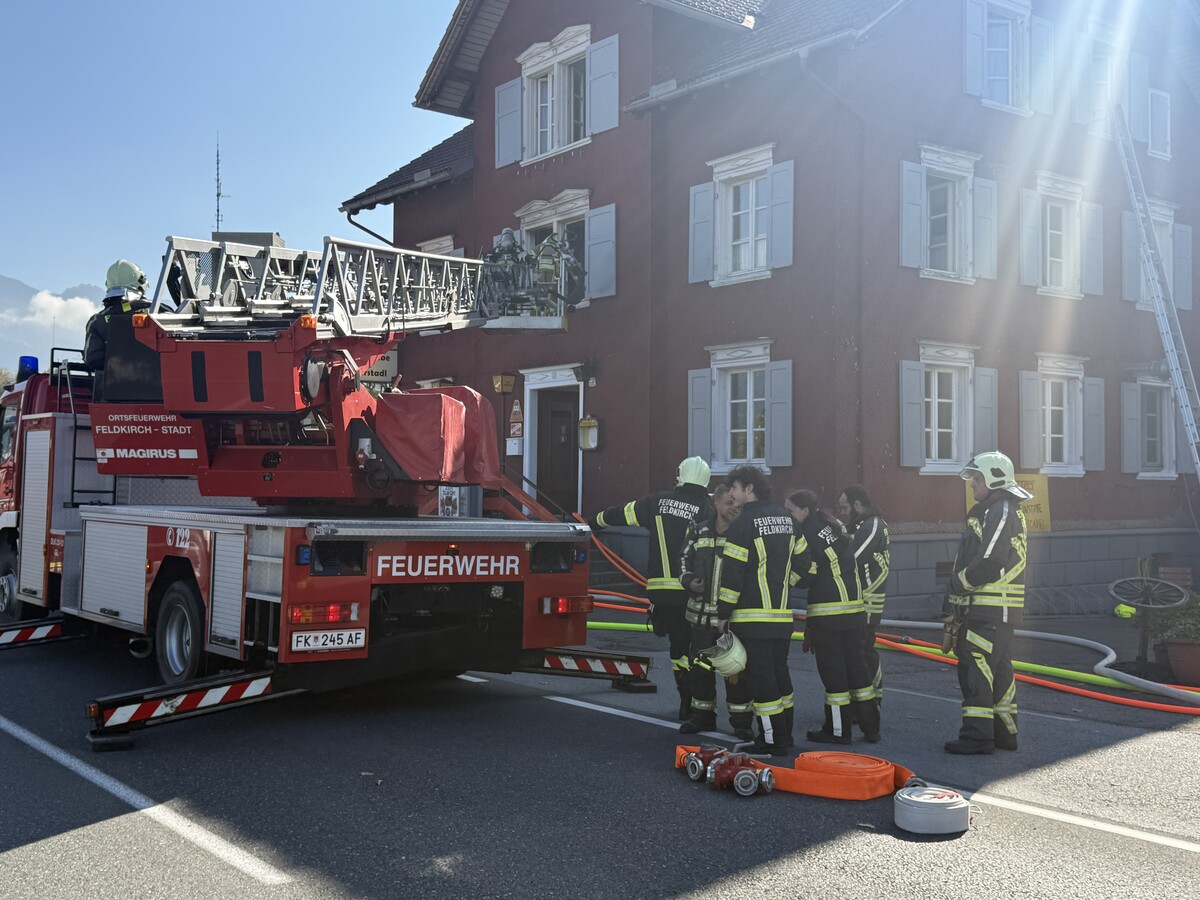 Die Feuerwehr hatte nach einer Viertelstunde alles unter Kontrolle.⇒vol.at/Vlach